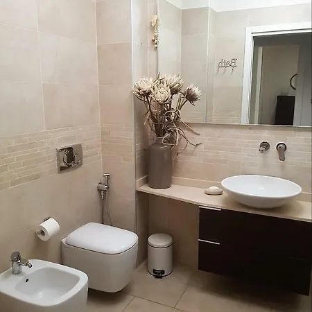 8 Via Giuseppe Vigoni Apartamento *
